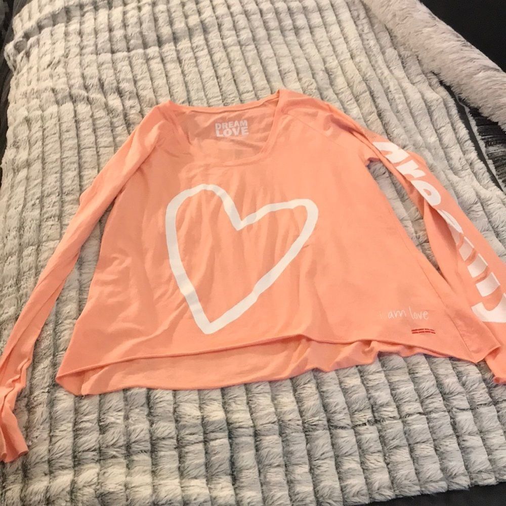 NWOT—-Peace love world I am dreamy tee